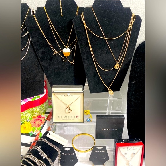 Tai,IGou Serafina,Beth W,Avondayle,Berry & more Lot#101 - Picture 5 of 8